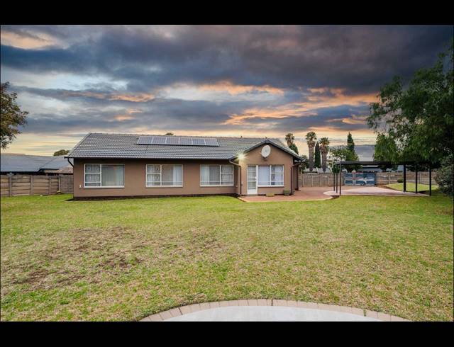 4 BEDROOM FREEHOLD FOR SALE IN BRACKENHURST